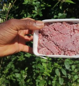 Bold chicken pet mince Natures Way free range hormone free (500g tub)