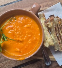 Roasted Tomato and Red Pepper soup (450g)